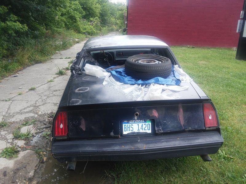 Illustration for article titled Abandoned Cars of Detroit Pt. VII